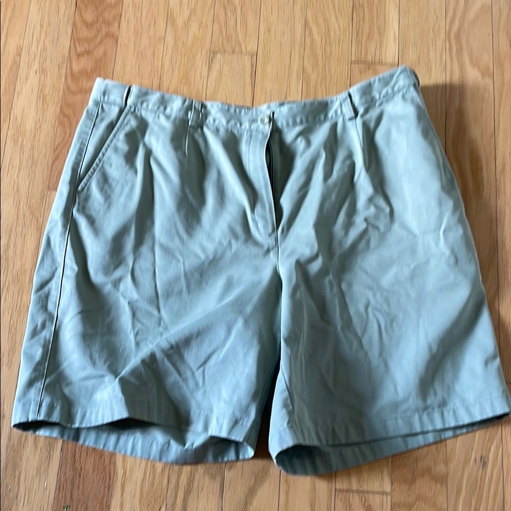 L.L. Bean khaki Original Fit Shorts size 20w